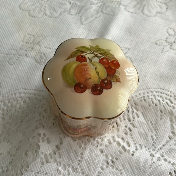 Vintage Palissy Royale Collection Lidded Jar - Picture 2 of 8